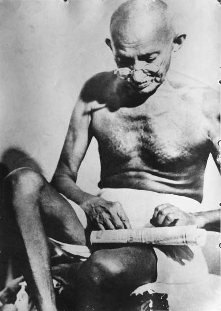 Gandhiji Making sliver out of carded cotton.jpg